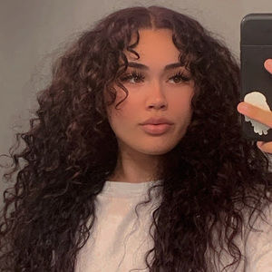 Meet your Posher, Lydia